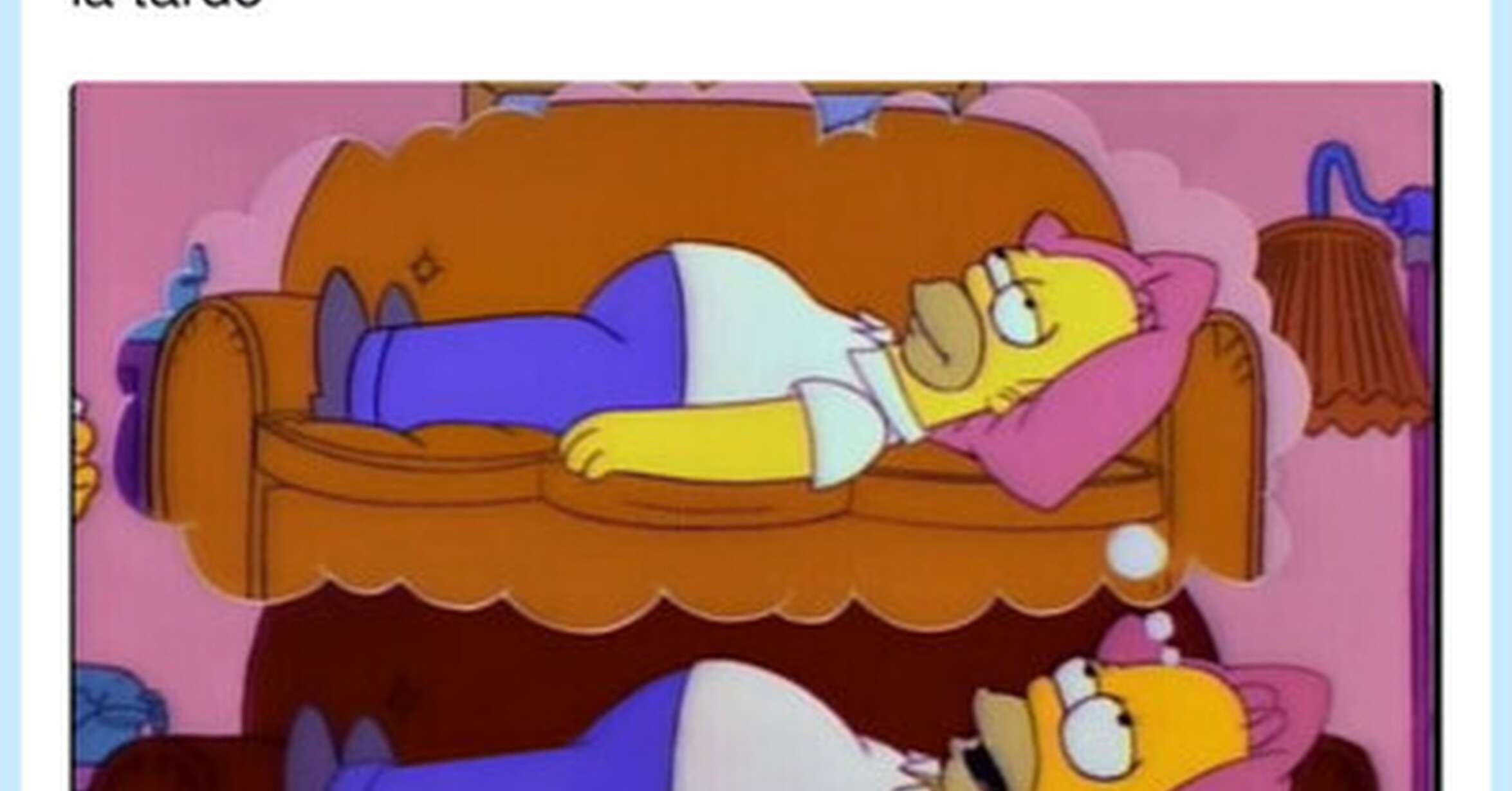 Симпсон лежит на диване