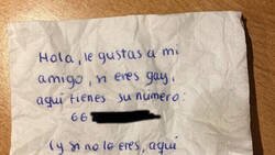 Enlace a Hace justo un año, una chica dio esta servilleta en un bar, y al año...