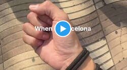 Enlace a Está pasando en Barcelona: los guiris llevan el móvil atado al brazo para que no se lo roben