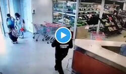 Enlace a Noquea a un ladrón en un supermercado lanzándole una Coca-Cola