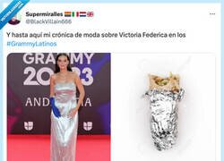 Enlace a Victoria Federica vestida de kebab en los Grammy Latinos
