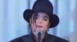 Enlace a Michael Jackson descubre que cada vez que se mueve le toman decenas de fotos