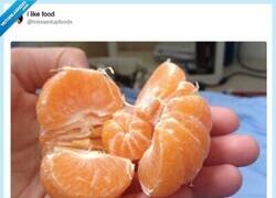 Enlace a Mini naranja dentro de una naranja, por @messedupfoods