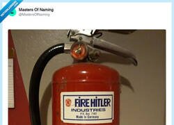 Enlace a Extintor especial para incendios con gas, por @MastersOfNaming