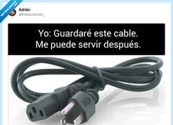 Enlace a Todos tenemos una monstruosa caja de cables, por @ElAlacrancillo_