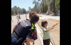 Enlace a Bochornoso: una policía de Barcelona prohíbe a un niño hacer pompas de jabón, prioridades