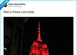 Enlace a El homenaje del Empire State por la muerte del actor de Darth Vader, James Earl Jones