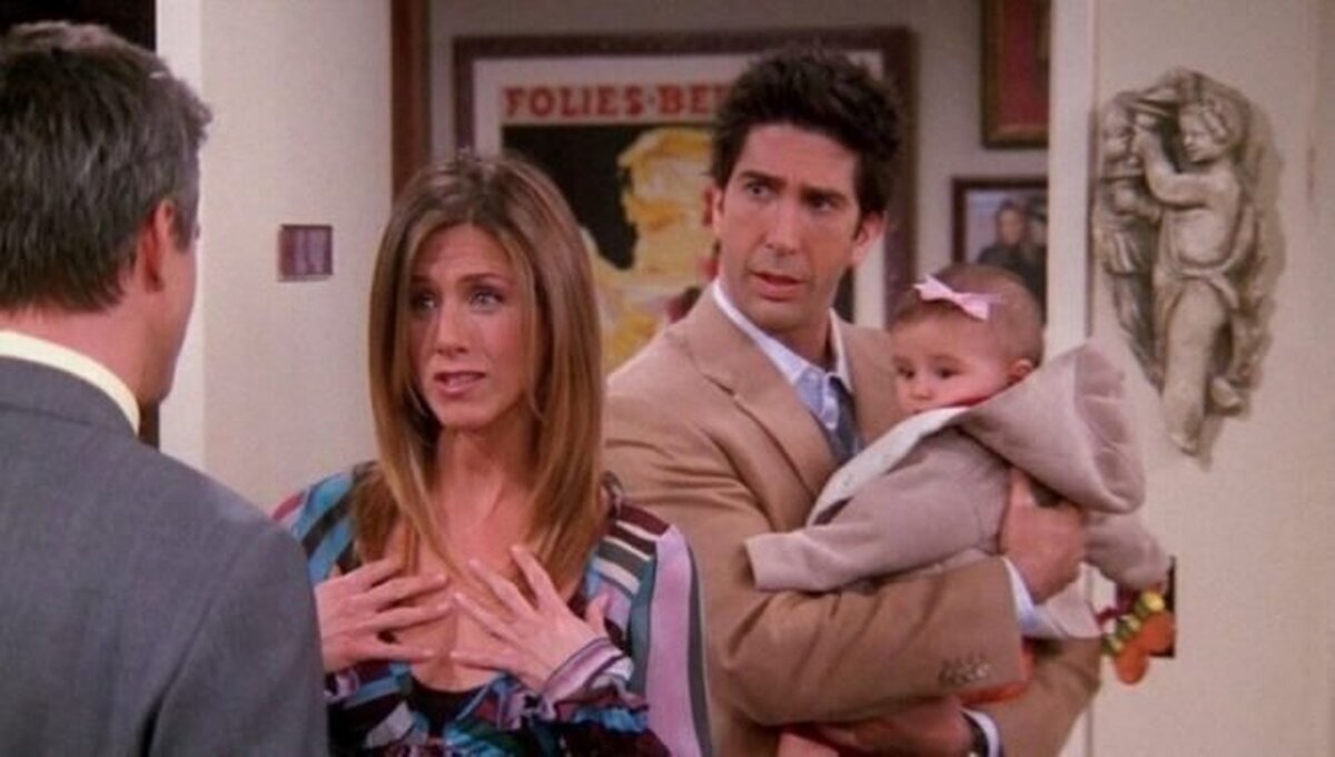 Te vas a sentir MUY VIEJO cuando recuerdes el mensaje que dejó Chandler a la hija de Rachel y Ross