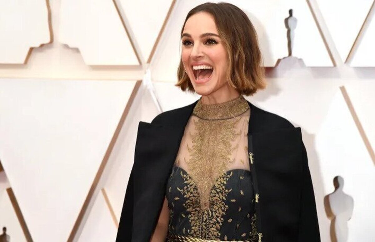 La chaqueta feminista de Natalie Portman en los Oscar se le ha vuelto en su contra