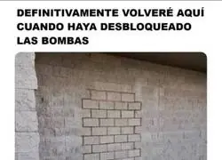 Hay un cofre detrás