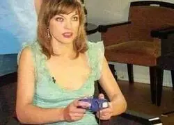 Milla probando los Resident Evil por primera vez