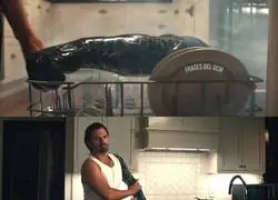 El soldado de invierno lavando el brazo con los platos...