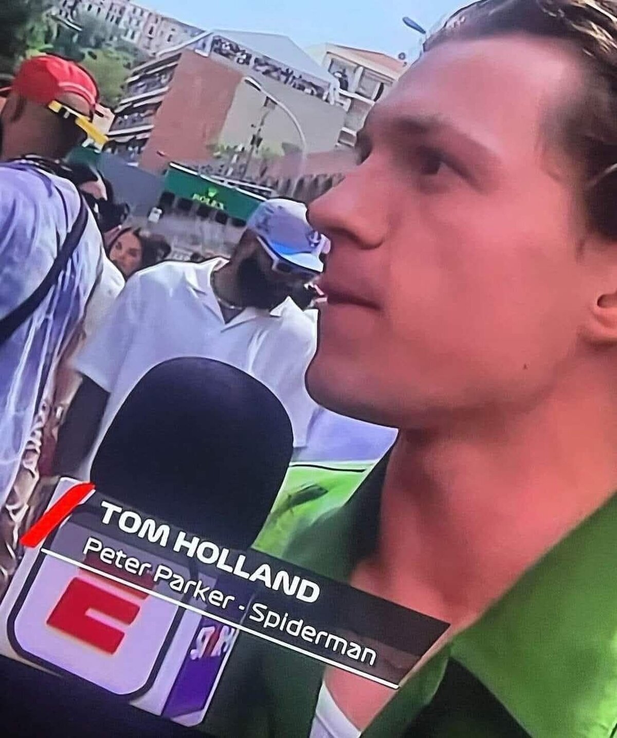 Cómo lo vas a delatar así