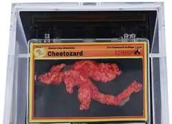 En China una vez se subast&oacute; un cheeto con forma de Charizard.