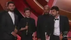 Los directores de No Other Land, un palestino y un israel&iacute;, recogen el premio a mejor documental y sueltan este discurso
