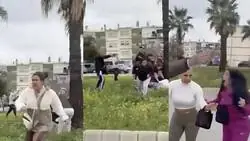 Tiroteo entre familias a plena luz del d&iacute;a en Granada. Gente sin m&oacute;viles solo disfrutando del momento