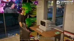 El Rubius poniendo un cuadro de Milei en el escritorio de un videojuego