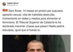 La defensa de la derecha a Dani Alves