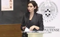 El historial acad&eacute;mico de Ayuso bajo sospecha