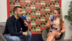 Juanma Casta&ntilde;o pregunta a Athenea por qu&eacute; la llaman 'Athenea del Caudillo'