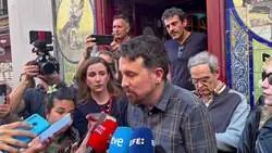 Pablo Iglesias lanza el micr&oacute;fono de Vito Quiles: "Gente como t&uacute; es basura"