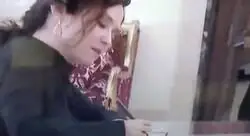 Ayuso usa una chuleta para escribir un &uacute;ltimo mensaje al Papa Francisco