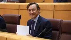 Rafael Hernando se traga entero un meme sobre el apag&oacute;n y lo publica como cierto