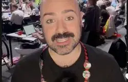 Pillan a un periodista revendiendo los discos de vinilo de Melody