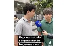 Estos dos alumnos responden sobre la EVAU como si fuesen futbolistas