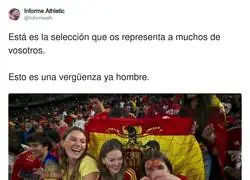 Verg&uuml;enza nacional por este personaje ense&ntilde;ando la bandera franquista en la final de Alemania