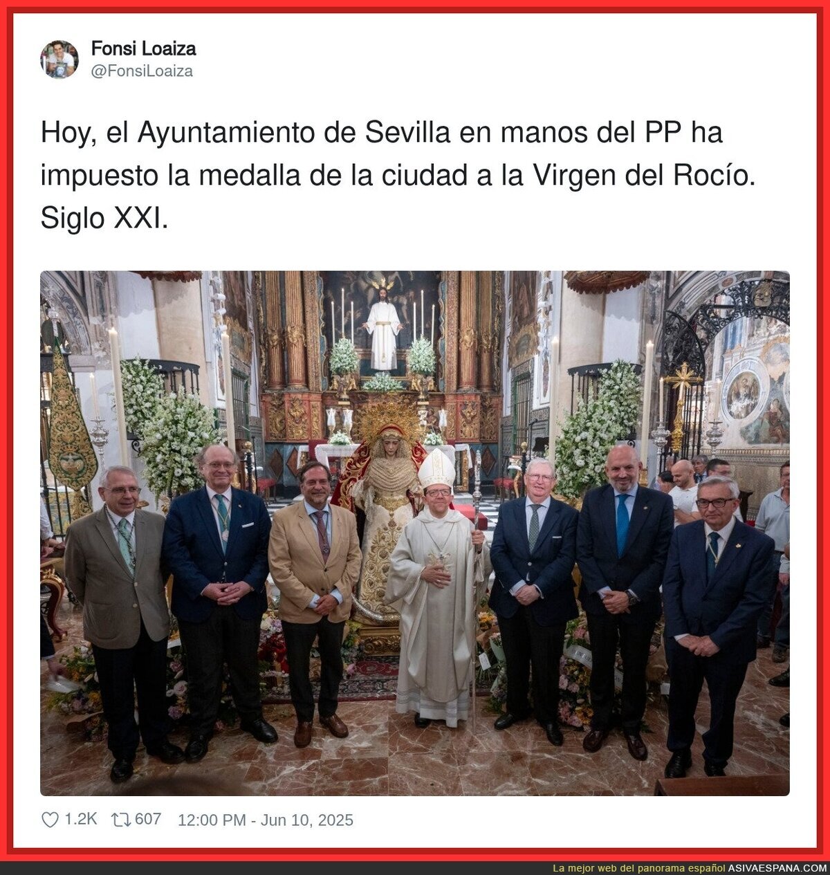 Es alucinante ver una medalla a la Virgen del Rocío en pleno 2025
