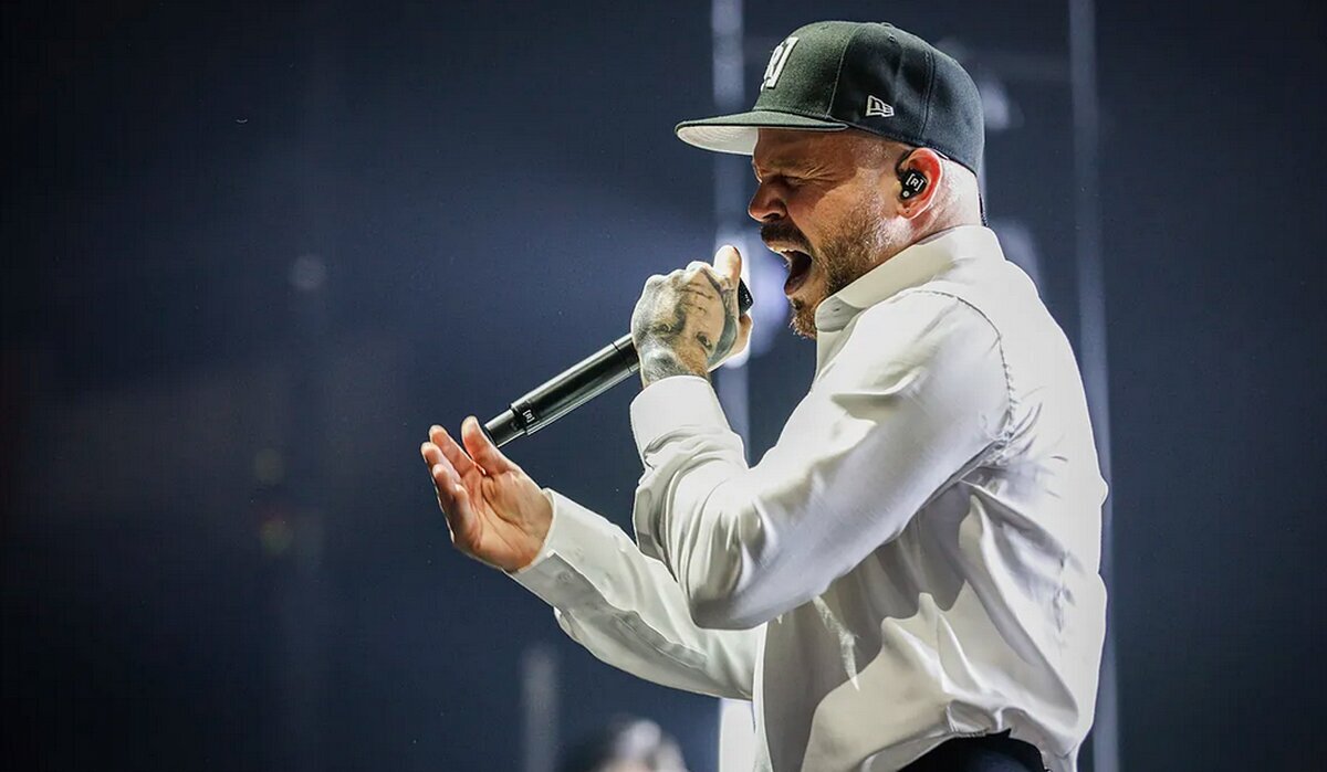 Residente cancela dos de sus shows en España, con motivos de la vinculación de los festivales al fondo de inversión KKR