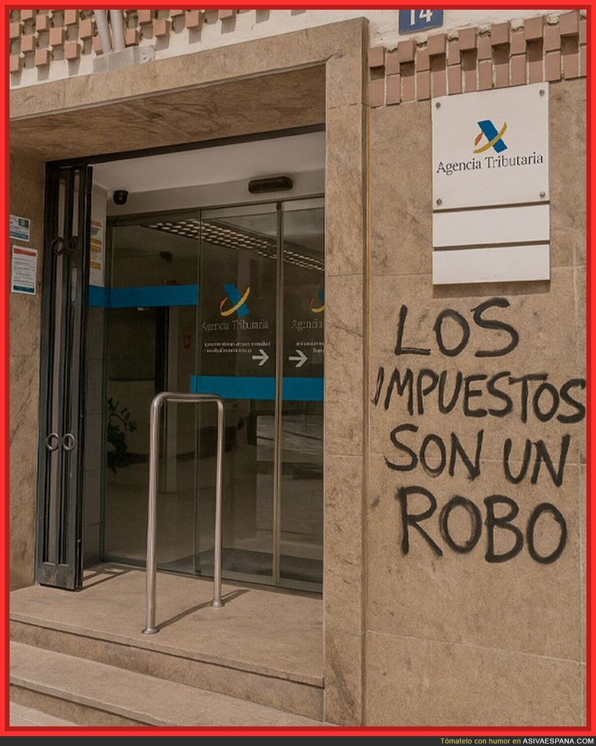 Las pintadas que aparecen en la agencia tributaria