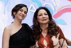 Otra m&aacute;s de Ayuso ahora con Gloria Estefan