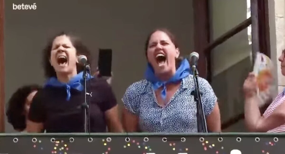 Esto ha pasado en el pregón de las Fiestas Mayores del barrio de Sants en Barcelona