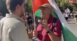 Este se&ntilde;or le canta las 40 al medio de ultraderecha 'EDATV' y le rompe el micr&oacute;fono