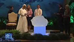 El Papa Le&oacute;n XIV bendice un bloque de hielo en nombre de la lucha contra el cambio clim&aacute;tico