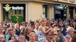 "Moreno Bonilla fuera de Sevilla" gritan en la manifestaci&oacute;n. No le va a servir solo con la dimisi&oacute;n de la consejera de Salud