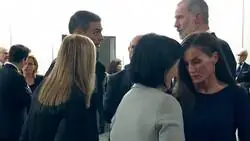 Brillante la Reina Letizia escuchando a los familiares de las v&iacute;ctimas por la DANA