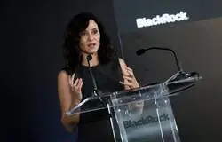 Ayuso est&aacute; vendida a las grandes multinacionales