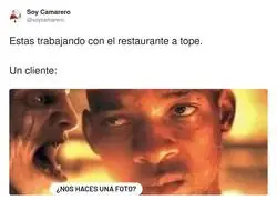 No puede faltar la pregunta en el bar