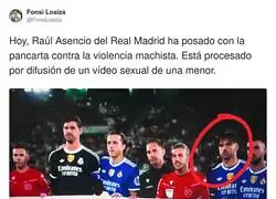 Curioso cuanto menos esto de Asencio con esta pancarta