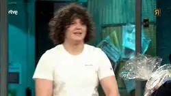 Pelea de una ni&ntilde;a luchadora contra polic&iacute;a ?Merche es campeona del mundo y tiene 17 a&ntilde;os. Ricardo es polic&iacute;a municipal y sabe karate. 30 kg de diferencia