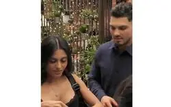 Latina en First Dates &ldquo;&iquest;A medias? Yo llevo justo.No si, como siempre los espa&ntilde;olitos justos. Lo siento t&uacute; estas saliendo con una latina, nada de fifty-fifty&rdquo;.