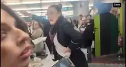 Una trabajadora contratada por Renfe lanza un vaso de agua a un pasajero que se quejaba en Atocha por el caos tras la cancelaci&oacute;n de los trenes a Ciudad Real