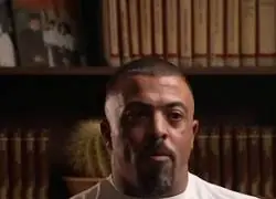 Marroqu&iacute;: "En Marruecos los polic&iacute;as no tienen placa, en Marruecos conoces al polic&iacute;a cuando recibes un BOFET&Oacute;N; esa es su placa, &iquest;te pones chulo? OTRO, &iquest;subes a la furgoneta? OTRO