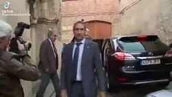 Fuera fascistas de nuestra ciudad. As&iacute; reciben en Segovia a el espalda plateada Felipe Gonz&aacute;lez