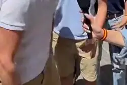 No re&iacute;rse por favor