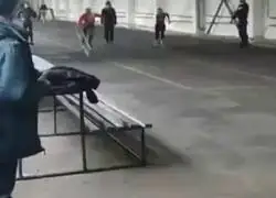 Pruebas f&iacute;sicas para acceder como Bombero. La mujer consigui&oacute; plaza antes que el hombre, a pesar de NO poder subir la escalera