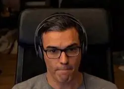 Pedro S&aacute;nchez viendo como unos misiles en la otra punta del mundo le salvan otra semana